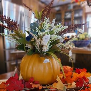 *HANDMADE* small pumpkin arrangement!